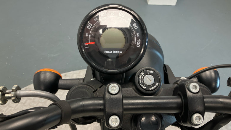 Royal Enfield Hntr 350 Rebel Red (23MY)